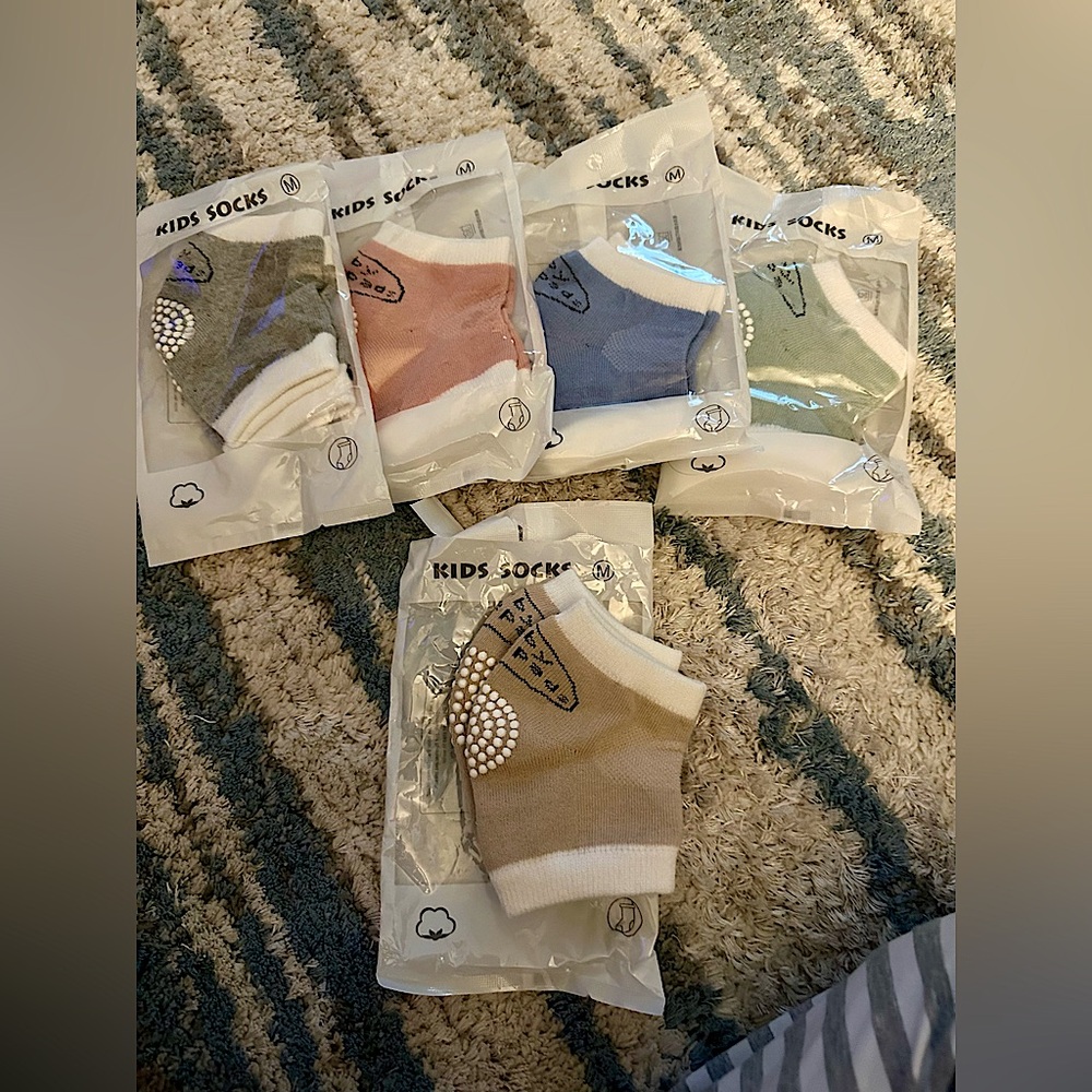 5 pairs of knee pad socks